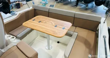 Quicksilver Activ 755 Sundeck
