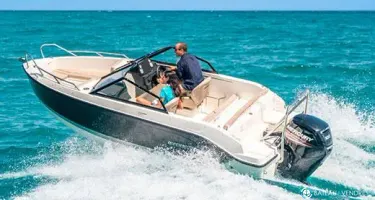 Quicksilver Activ 555 Bowrider