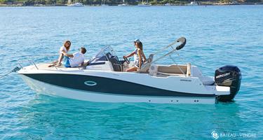 Quicksilver Activ 755 Sundeck