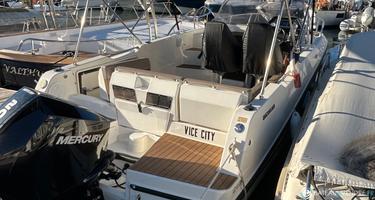 Quicksilver Activ 755 Sundeck