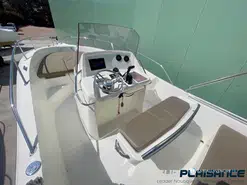 White Shark 230 CC