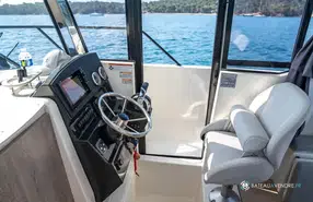 Quicksilver Captur 705 Pilothouse