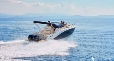 Quicksilver Activ 875 Sundeck