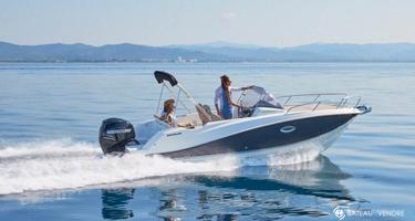 Quicksilver Activ 675 Sundeck