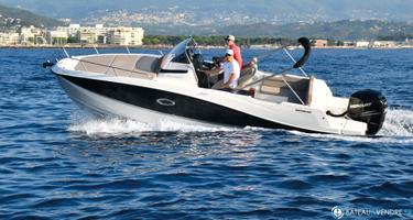 Quicksilver Activ 755 Sundeck