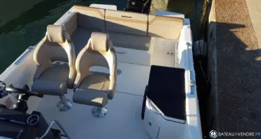 Quicksilver Activ 755 Sundeck