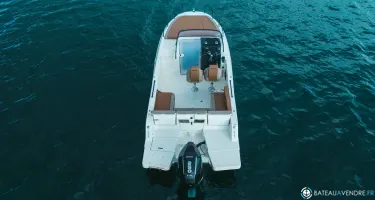 Quicksilver Activ 755 Sundeck