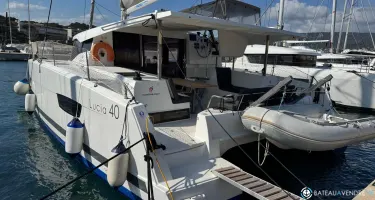 Fountaine Pajot Lucia 40