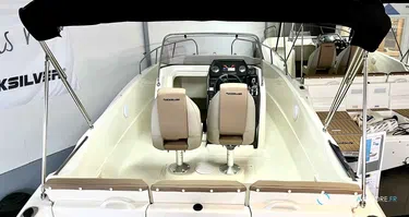 Quicksilver Activ 675 Open