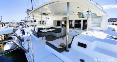 Lagoon  450 F