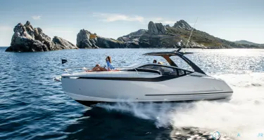 Fairline  33