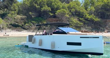 De Antonio Yachts D33 Cruiser