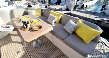 Prestige Yachts Prestige 420 Fly