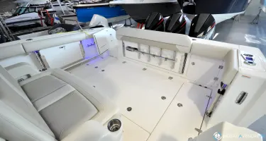 Boston Whaler  380 Outrage