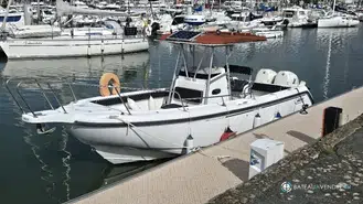 Boston Whaler  26 Outrage