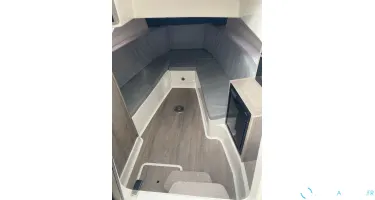 Quicksilver Activ 875 Sundeck