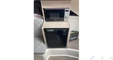 Quicksilver Activ 875 Sundeck