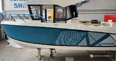 Quicksilver Activ 705 Pilothouse