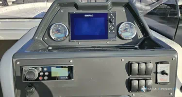 Quicksilver Activ 755 Sundeck