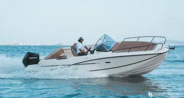 Quicksilver Activ 755 Sundeck