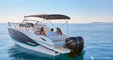 Quicksilver Activ 875 Sundeck