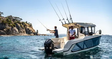 Quicksilver Activ 805 Pilothouse