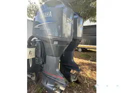 Boston Whaler  270 Outrage