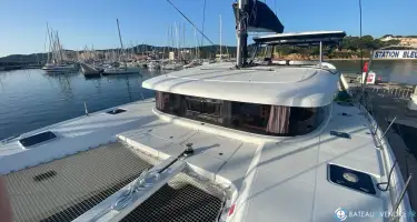 Lagoon  42