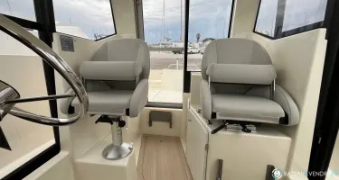 Quicksilver Activ 705 Pilothouse