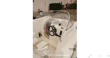 Quicksilver Activ 555 Cabin
