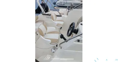 Quicksilver Activ 555 Cabin