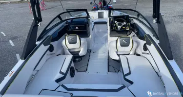 Scarab Boats Scarab 215 Identity