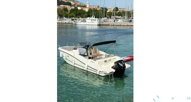 Quicksilver Activ 755 Sundeck