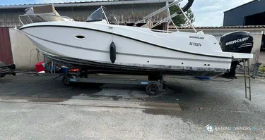 Quicksilver Activ 755 Sundeck