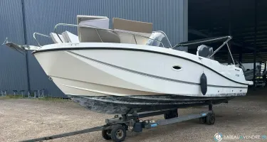 Quicksilver Activ 755 Sundeck