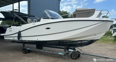 Quicksilver Activ 755 Sundeck