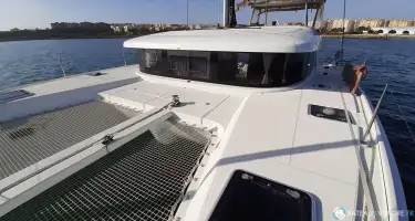 Lagoon  42