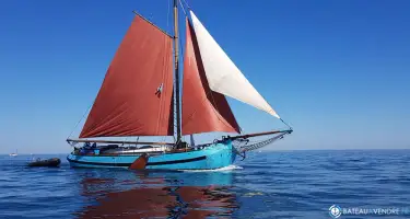 Bateau Logement Tjalk authentique rare avec ses agrées mât voile dérives