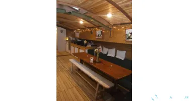 Bateau Logement Tjalk authentique rare avec ses agrées mât voile dérives