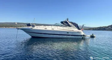 Cruisers Yachts  4270 Esprit