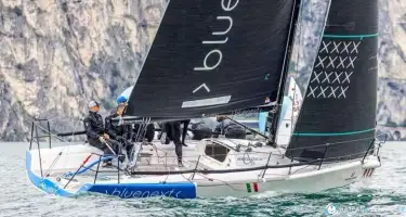 Melges  32