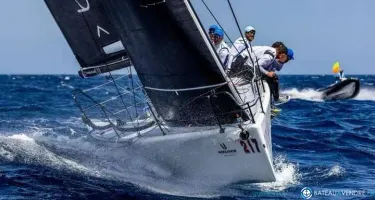 Melges  32