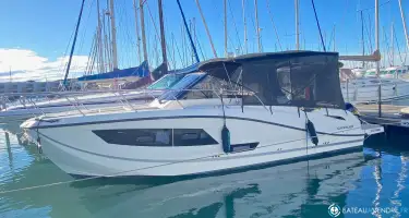 Quicksilver Activ 875 Sundeck