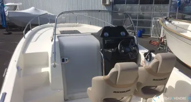 Quicksilver Activ 755 Sundeck