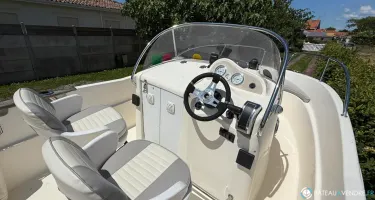 Quicksilver  525 Commander