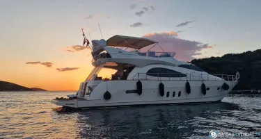 Cayman  62 Fly