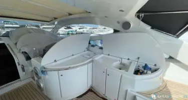 Pershing  52