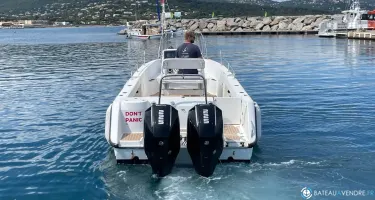 Boston Whaler  26 Outrage