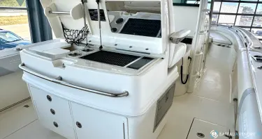 Boston Whaler  320 Outrage