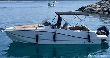 Quicksilver Activ 755 Sundeck